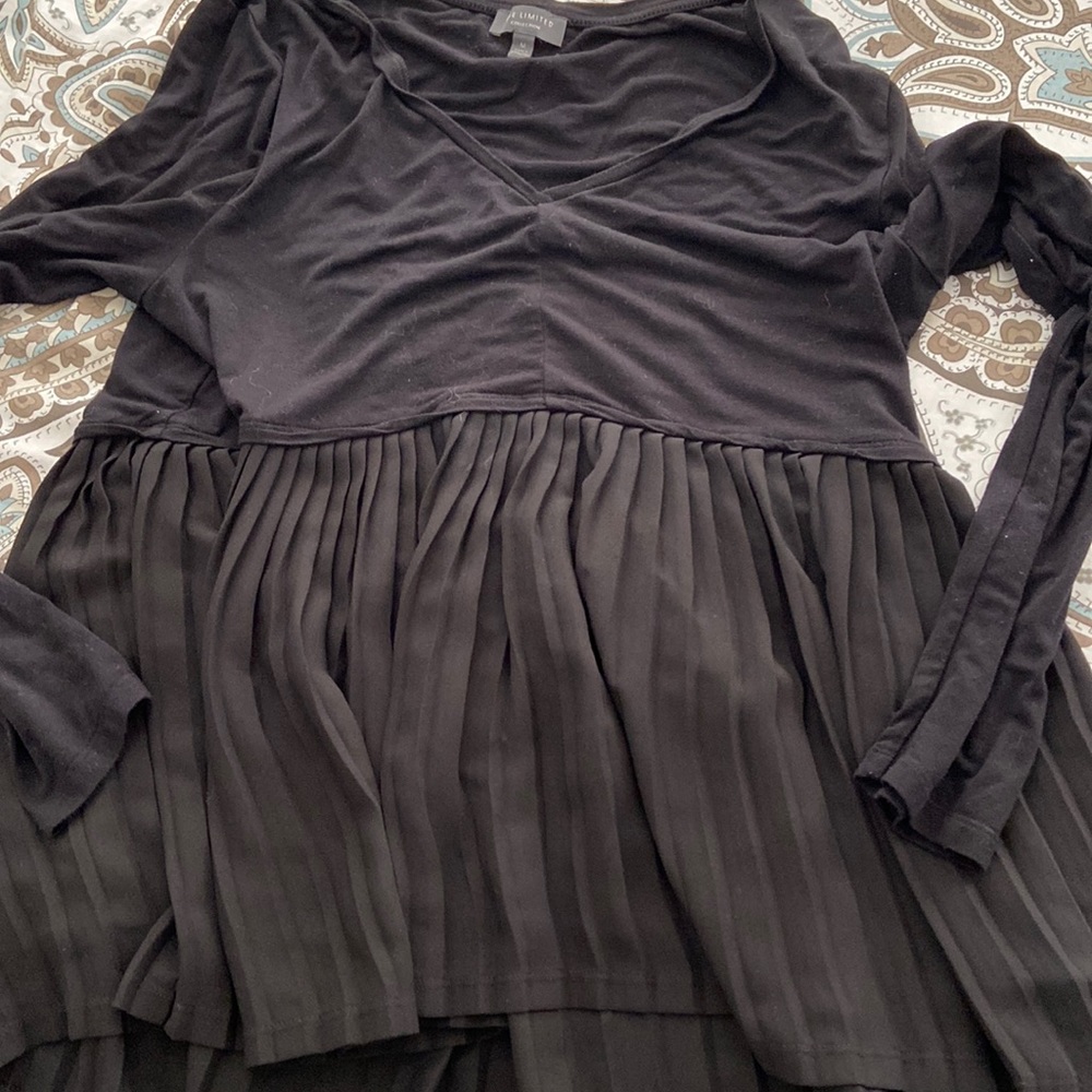 The limited black blouse size Medium pleated